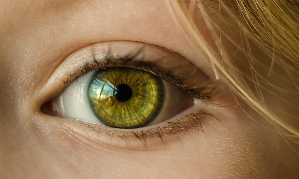 21 Things You Do That Can Damage Your Sight